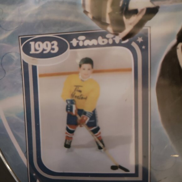 2009 Tim Horton's Sidney Crosby 100 Piece Puzzle in a Round Cookie Tin Can - Picture 2 of 5